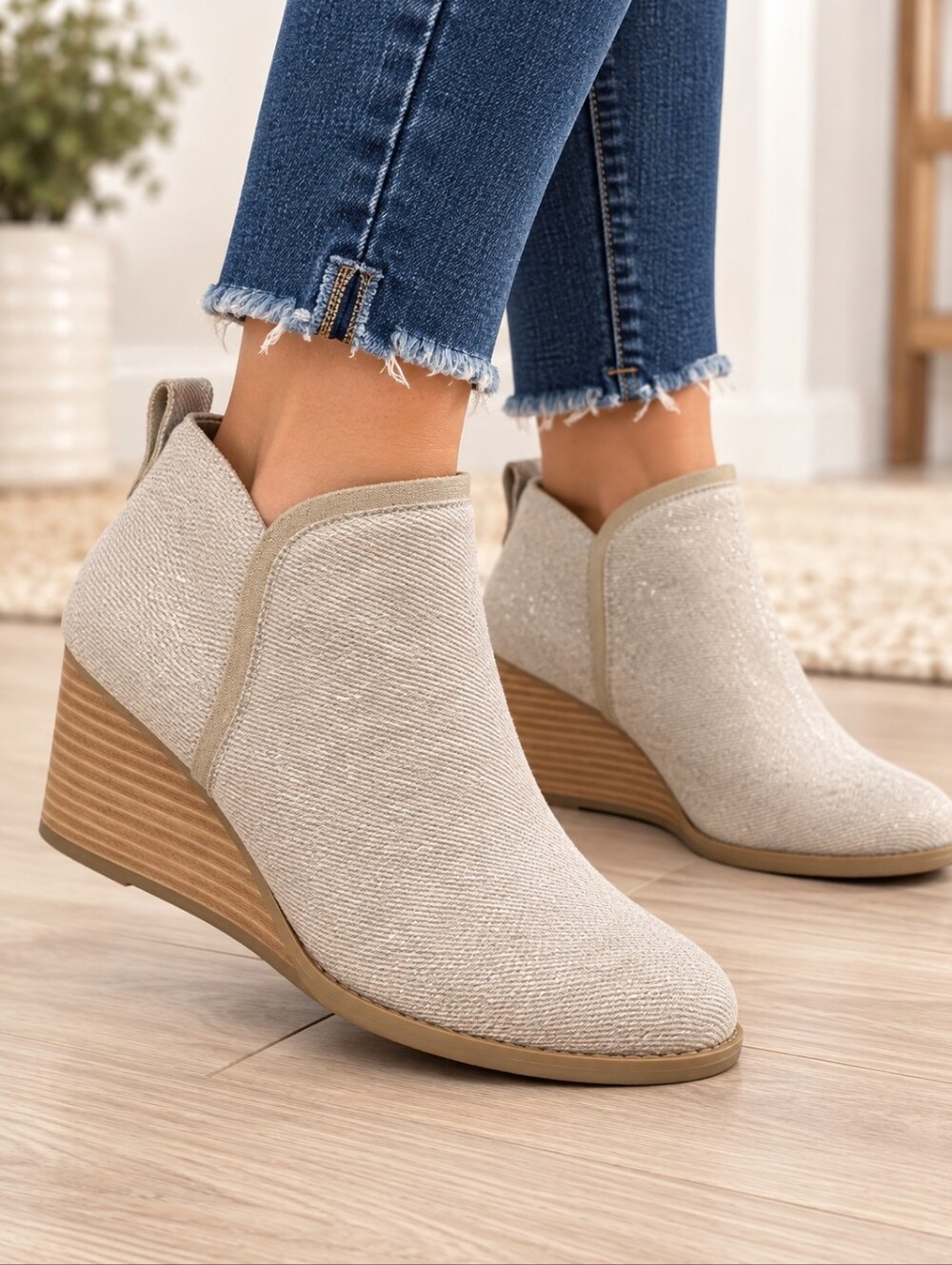 TOMS Kaia Wedge Bootie Natural Shimmer Ankle Boots Womens Size 9 Beige EUC